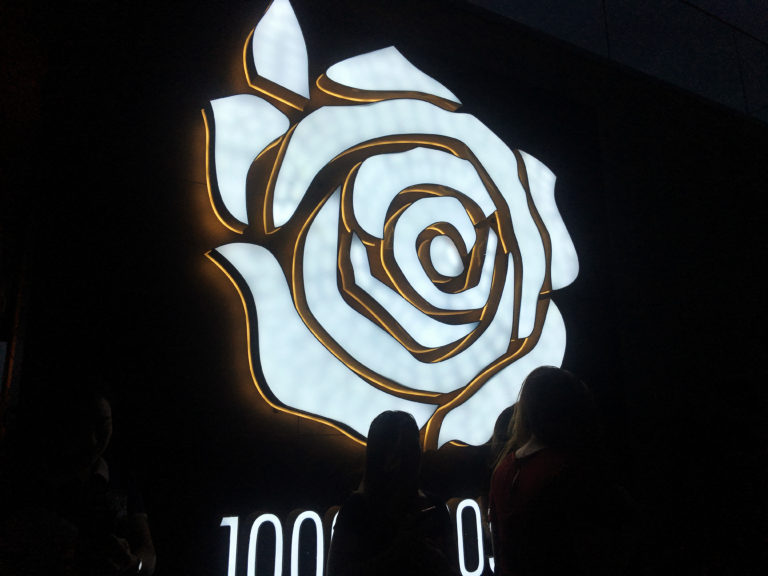10000 roses cafe